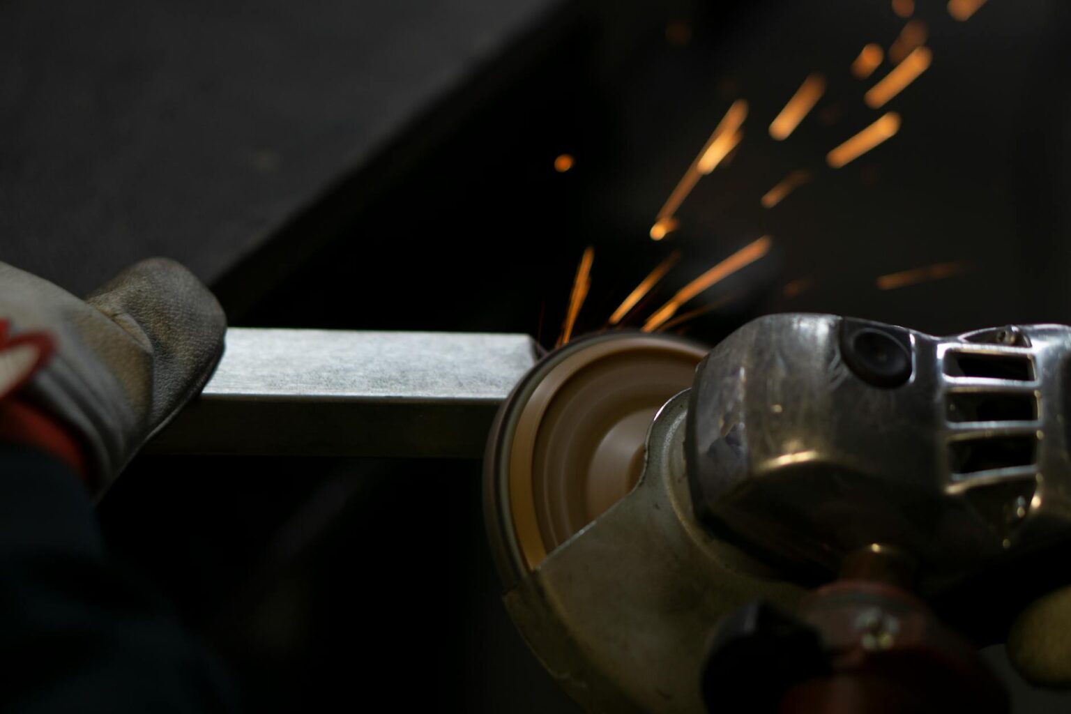 Baumängel vermeiden: Worauf bei Metallbauarbeiten zu achten ist